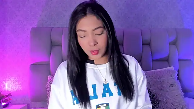 Snapshot of KarolRojas_ chatting on 10/06/25, 03:37 KarolRojas online show from 10/06/25, 03:37