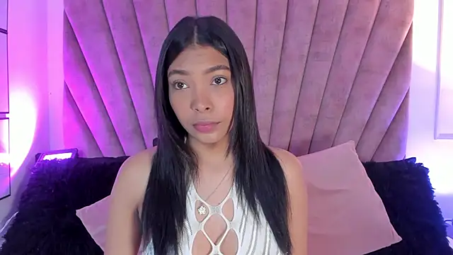 Snapshot of KarolRojas_ chatting on 10/21/25, 03:29 KarolRojas online show from 10/21/25, 03:29