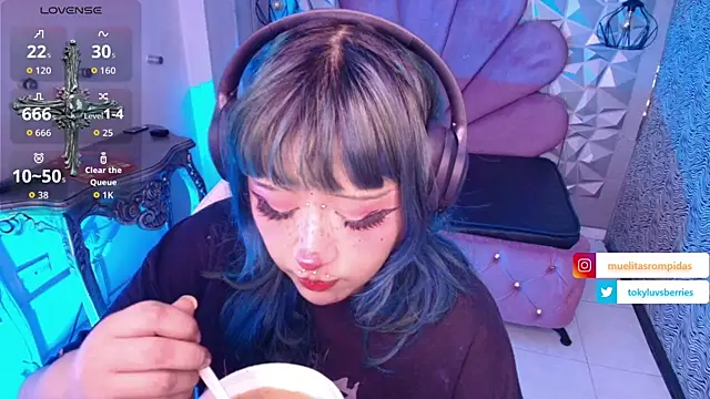 toky doll online show from 12/04/25, 08:17