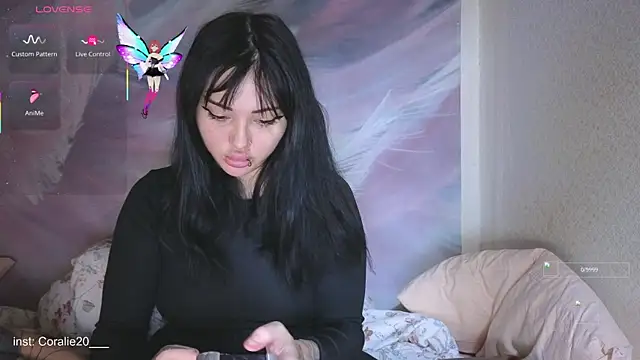 Snapshot of Coralie20_ chatting on 10/27/25, 11:58 Coralie20 online show from 10/27/25, 11:58