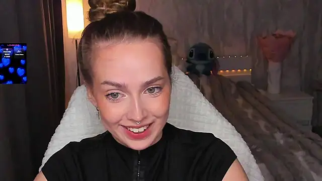 Snapshot of YaraKroft_ chatting on 07/28/26, 10:43 YaraKroft online show from 07/28/26, 10:43