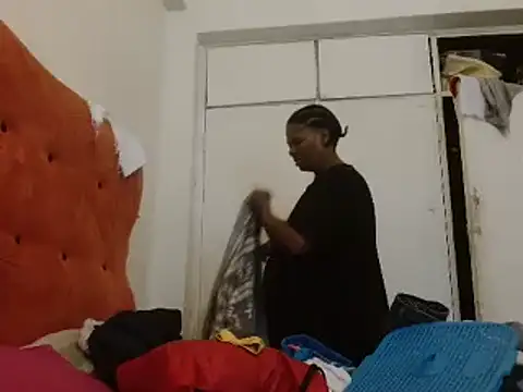 tinagiant online show from 02/18/25, 07:43