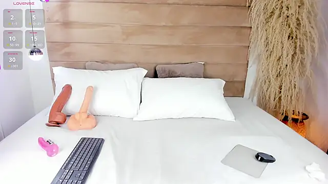 Snapshot of IsabellaJonns chatting on 12/10/24, 04:24 IsabellaJonns online show from 12/10/24, 04:24