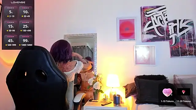 Snapshot of AnnieHuntters chatting on 12/05/24, 02:09 AnnieHuntters online show from 12/05/24, 02:09