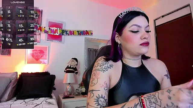 Snapshot of AnnieHuntters chatting on 12/27/24, 02:04 AnnieHuntters online show from 12/27/24, 02:04