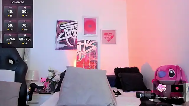 Snapshot of AnnieHuntters chatting on 02/12/25, 06:08 AnnieHuntters online show from 02/12/25, 06:08