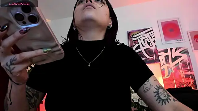 Snapshot of AnnieHuntters chatting on 02/23/25, 03:56 AnnieHuntters online show from 02/23/25, 03:56