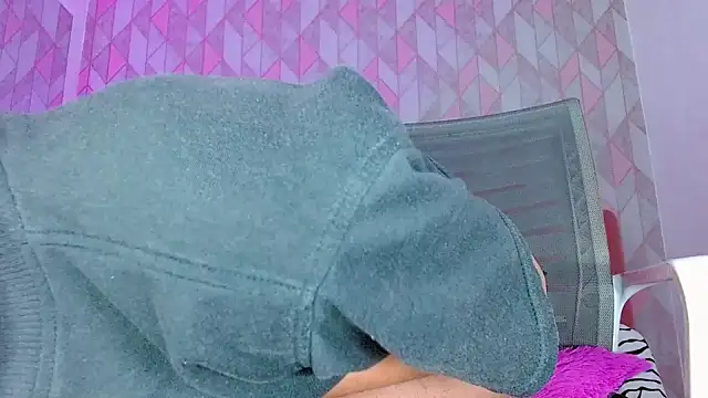 Snapshot of angelyy_02 chatting on 12/11/24, 03:56 angelyy 02 online show from 12/11/24, 03:56