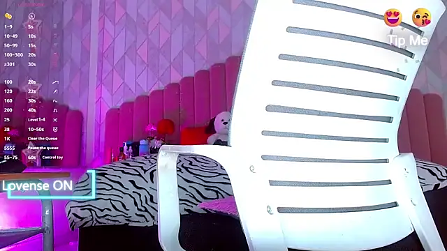 Snapshot of angelyy_02 chatting on 12/20/24, 03:53 angelyy 02 online show from 12/20/24, 03:53