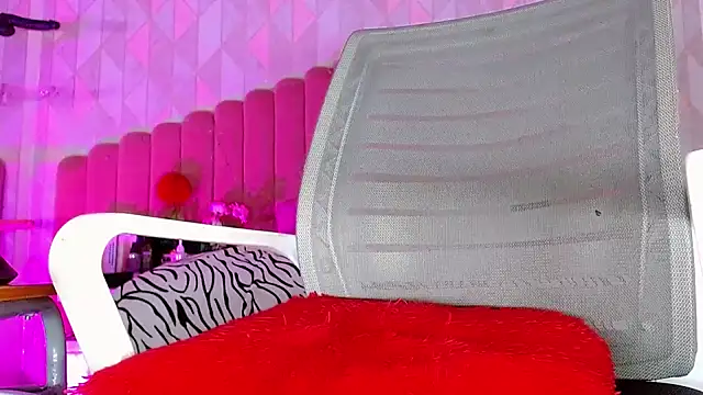 Snapshot of angelyy_02 chatting on 02/07/25, 02:40 angelyy 02 online show from 02/07/25, 02:40