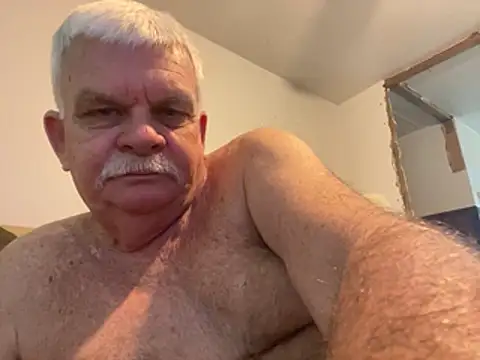 Snapshot of Silver1959 chatting on 05/13/26, 04:48 Silver1959 online show from 05/13/26, 04:48
