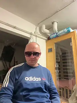 Snapshot of paul_daniel chatting on 12/14/25, 04:23 paul daniel online show from 12/14/25, 04:23