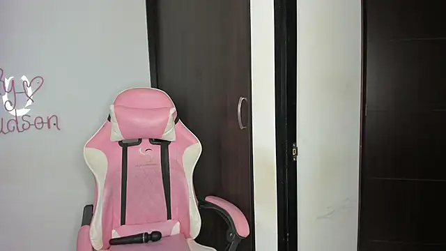 Snapshot of emily_huddson_ chatting on 12/16/24, 08:58 emily huddson online show from 12/16/24, 08:58