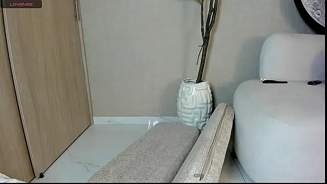 Snapshot of emily_huddson_ chatting on 06/22/26, 08:28 emily huddson online show from 06/22/26, 08:28