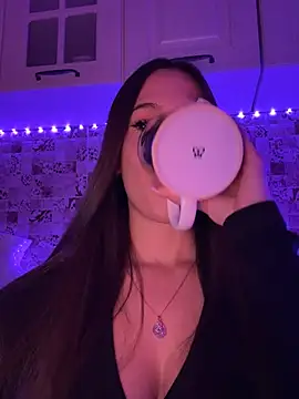 Snapshot of EricaWalls chatting on 12/23/24, 01:40 EricaWalls online show from 12/23/24, 01:40