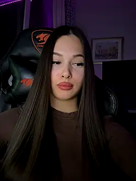 Snapshot of EricaWalls chatting on 11/05/25, 08:42 EricaWalls online show from 11/05/25, 08:42