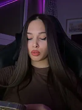 Snapshot of EricaWalls chatting on 11/10/25, 03:00 EricaWalls online show from 11/10/25, 03:00