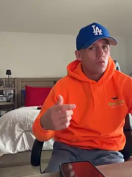 Snapshot of PeytonJohnn chatting on 11/03/25, 05:03 PeytonJohnn online show from 11/03/25, 05:03