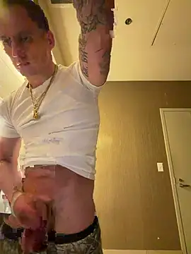 Snapshot of PeytonJohnn chatting on 11/15/25, 08:11 PeytonJohnn online show from 11/15/25, 08:11