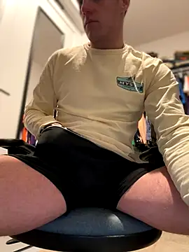 Snapshot of PeytonJohnn chatting on 11/24/25, 05:56 PeytonJohnn online show from 11/24/25, 05:56