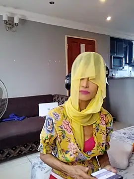 Snapshot of KamaLila chatting on 10/16/25, 10:27 KamaLila online show from 10/16/25, 10:27