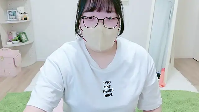 Snapshot of o-Aya-o chatting on 02/10/25, 06:24 o-Aya-o online show from 02/10/25, 06:24