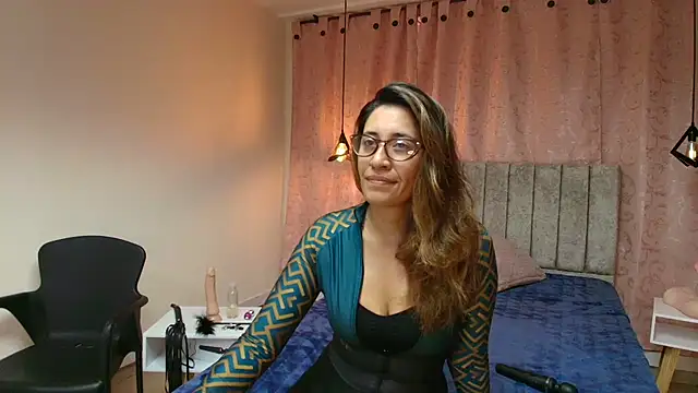 Snapshot of VioletaScott_ chatting on 02/06/25, 12:48 VioletaScott online show from 02/06/25, 12:48