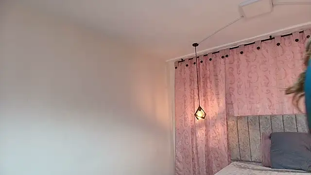 Snapshot of VioletaScott_ chatting on 11/08/25, 01:11 VioletaScott online show from 11/08/25, 01:11