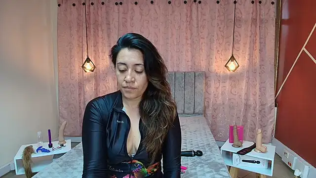 Snapshot of VioletaScott_ chatting on 11/11/25, 01:11 VioletaScott online show from 11/11/25, 01:11