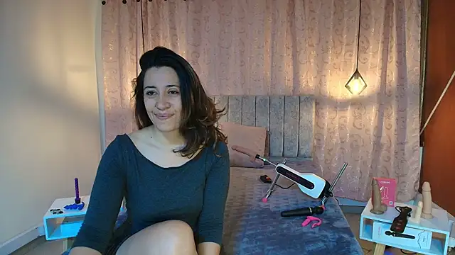 Snapshot of VioletaScott_ chatting on 11/14/25, 01:21 VioletaScott online show from 11/14/25, 01:21