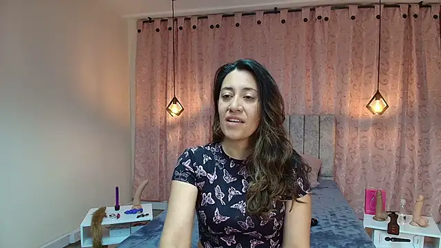 Snapshot of VioletaScott_ chatting on 11/19/25, 01:22 VioletaScott online show from 11/19/25, 01:22