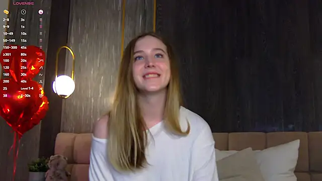 LoraineLuff online show from 03/03/25, 02:04