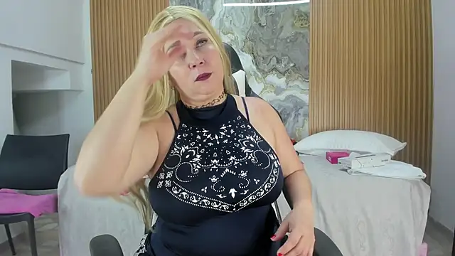 Danna topless online show from 09/11/25, 12:05