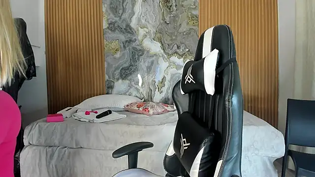 Danna topless online show from 11/27/25, 12:07