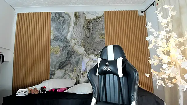 Danna topless online show from 04/25/26, 12:19
