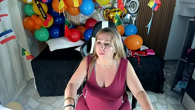 Danna topless online show from 06/11/26, 12:03