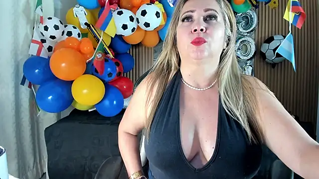Danna topless online show from 06/24/26, 12:04