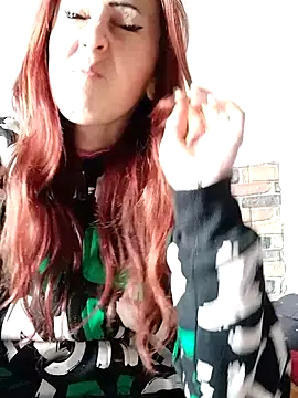 Snapshot of kriszy_baby chatting on 12/18/25, 08:42 kriszy baby online show from 12/18/25, 08:42