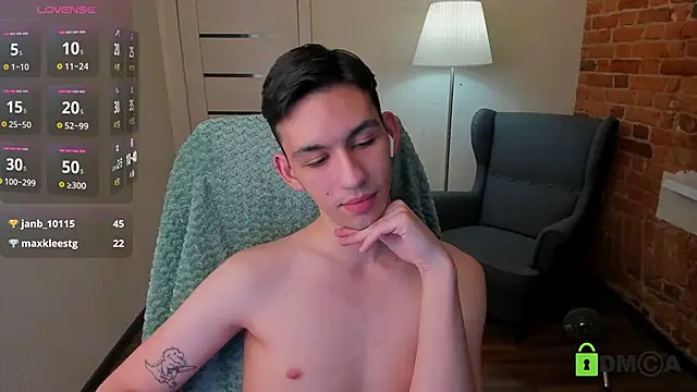 Snapshot of Ul_Tima chatting on 12/19/24, 03:18 Ul Tima online show from 12/19/24, 03:18