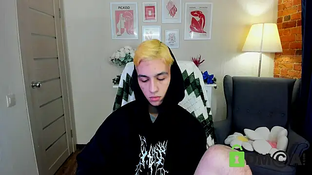 Snapshot of Ul_Tima chatting on 12/27/24, 09:32 Ul Tima online show from 12/27/24, 09:32