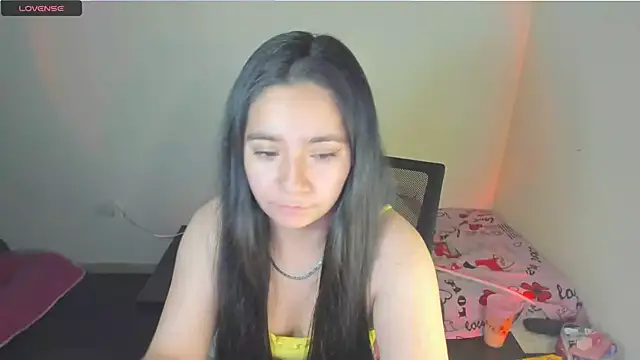 Snapshot of litle_mily_ chatting on 12/21/25, 01:35 litle mily online show from 12/21/25, 01:35