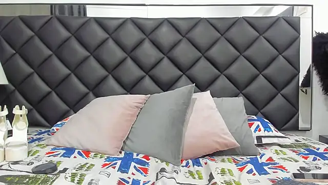 KariinaTaylor online show from 02/01/25, 07:34