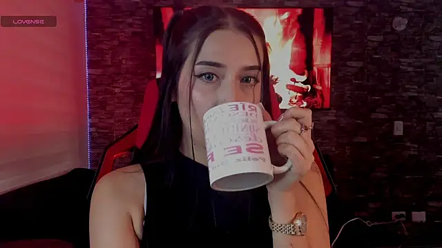 Snapshot of Charlotte_greys chatting on 01/05/26, 10:24 Charlotte greys online show from 01/05/26, 10:24