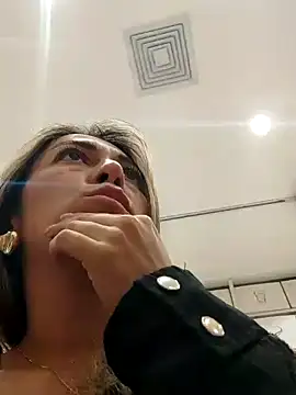 Snapshot of rachellboom chatting on 12/03/24, 10:51 rachellboom online show from 12/03/24, 10:51