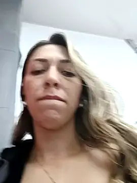 Snapshot of rachellboom chatting on 02/05/25, 08:57 rachellboom online show from 02/05/25, 08:57