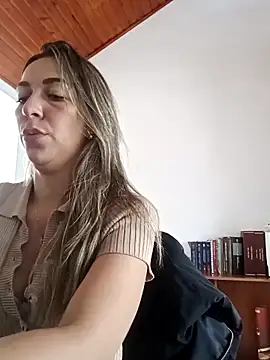 Snapshot of rachellboom chatting on 10/07/25, 09:45 rachellboom online show from 10/07/25, 09:45