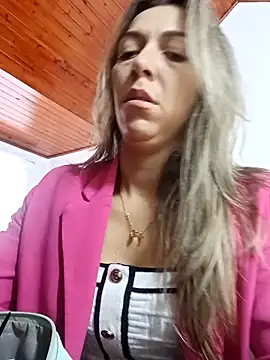 Snapshot of rachellboom chatting on 12/14/25, 09:30 rachellboom online show from 12/14/25, 09:30