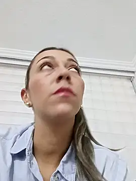 Snapshot of rachellboom chatting on 01/17/26, 01:43 rachellboom online show from 01/17/26, 01:43