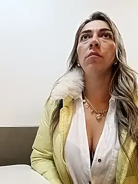 Snapshot of rachellboom chatting on 02/01/26, 12:20 rachellboom online show from 02/01/26, 12:20