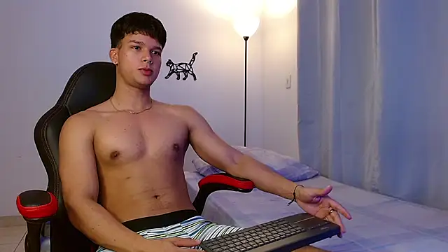 Snapshot of lous_g chatting on 01/03/25, 03:27 lous g online show from 01/03/25, 03:27